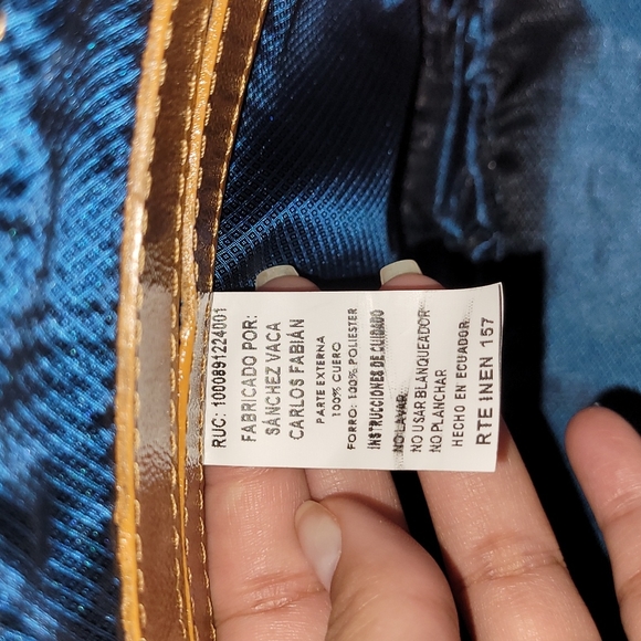 On Hold Leather purse made in Ecuador 🇪🇨 8in and 10 width Host pick 🥳🎉 New - Picture 7 of 12